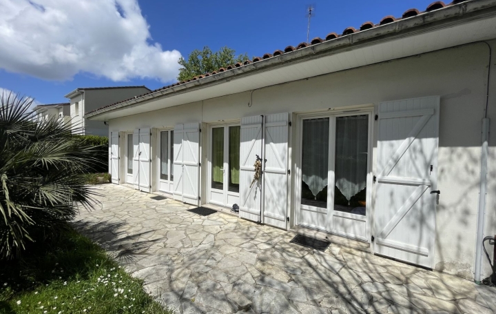 Maison   BASSENS  75 m2 275 600 € 